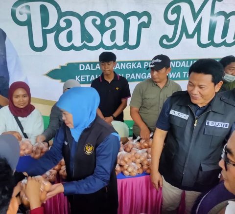 Pemprov Jatim Gelar Pasar Murah di Krian, Ratusan Warga Serbu Sembako di Bawah HET