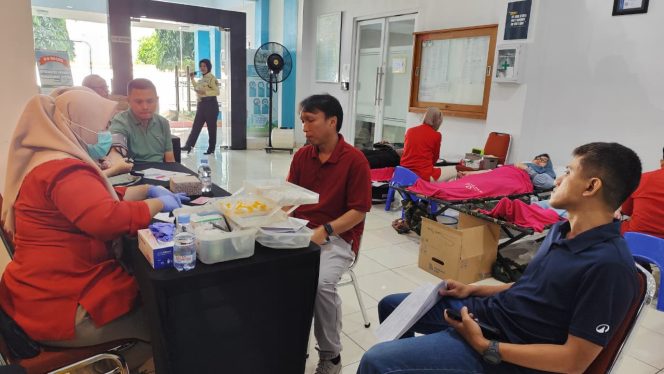 
					Peduli Kemanusiaan, PLN UIT JBB Gelar Donor Darah