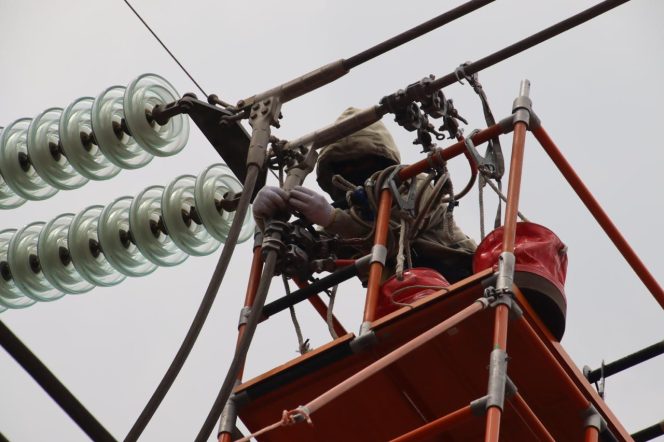 
					Jaga Keandalan Sistem Kelistrikan Untuk Rakyat, PLN Lakukan Perbaikan Hotspot di Gardu Listrik Kramatwatu