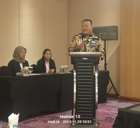 Wakil Ketua DPRD Kabupaten Sidoarjo H. Suyarno, S.H, M.H, saat memberikan sambutan pada acara Rakerda DPD LBH CCI Sidoarjo di Fave Hotel. Sabtu 29/11/2025)