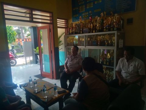 Kepala sekolah SMP Negri 1 Puger Edi Hariyanto