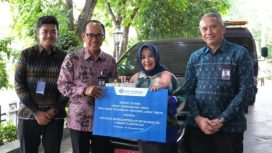 Bank Indonesia Jatim Salurkan Hibah Kendaraan Dinas ke Mitra Strategis