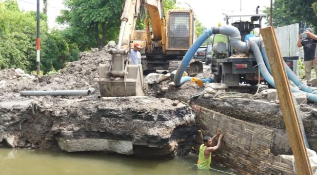 Bupati Sidoarjo Subandi Sidak Proyek Betonisasi dan Pembangunan Jembatan di Kecamatan Taman