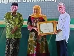 Gubernur Jawa Timur Khofifah Indar Parawansa menyerahkan Masjid Award 2025 kepada 31 masjid terbaik dari berbagai daerah di Jawa Timur. Penghargaan tersebut diberikan berdasarkan SK PW DMI Jatim No.16/SK/PW-DMI/JTM/XII/2025 dalam acara yang digelar di Islamic Center Surabaya, Jumat (6/12/2025).