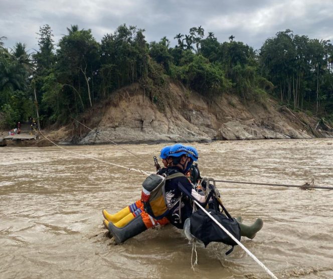 
					Tim ERS PLN UIT JBB Bangun Tower Listrik di Bireuen, Aceh