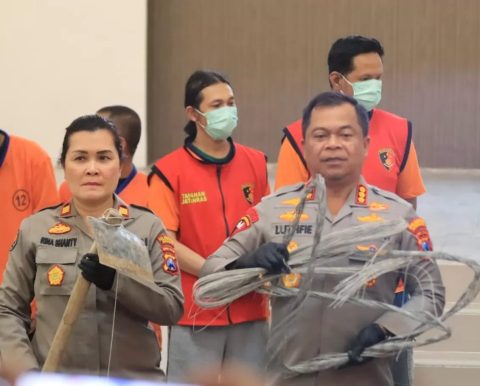 Polrestabes Surabaya Amankan Komplotan Pelaku Pencurian Kabel Telkom dan PJU