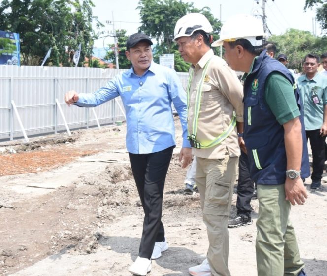 
					Progres Revitalisasi Alun-alun Sidoarjo Mengecewakan 