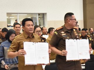 Pemkab Sidoarjo Bersama Kejari Sidoarjo Teken MoU Terapkan Pidana Kerja Sosial