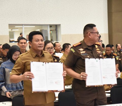 Pemkab Sidoarjo Bersama Kejari Sidoarjo Teken MoU Terapkan Pidana Kerja Sosial