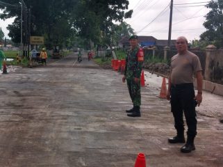 Rehabilitasi Jembatan Pohbembem sudah selesai, Ruas jalan provinsi Genteng - Rogojampi di buka kembali. Kamis (18/12/2025)