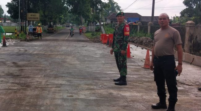 Rehabilitasi Jembatan Pohbembem sudah selesai, Ruas jalan provinsi Genteng - Rogojampi di buka kembali. Kamis (18/12/2025)