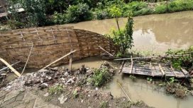 Bupati Sidoarjo Tinjau Longsor Bantaran Sungai di Desa Temu, Instruksikan Penanganan Darurat