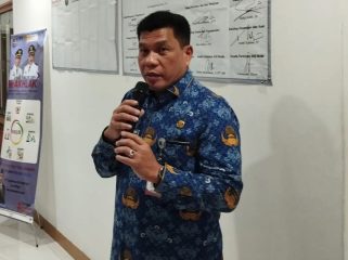 Sekda Depok, Mangnguluang Mansur pada apel Pencanangan Zona Integritas WBK dan WBBM melalui Reformasi Birokrasi yang digelar Dinas Penanaman Modal dan Pelayanan Terpadu Satu Pintu