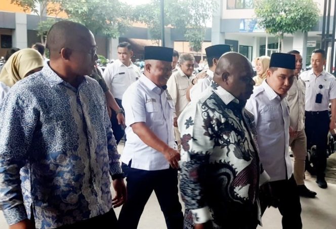 
					Bupati Mojokerto Dampingi Menteri HAM Kunjungi Korban Keracunan MBG di RSUD Dr. Soekandar
