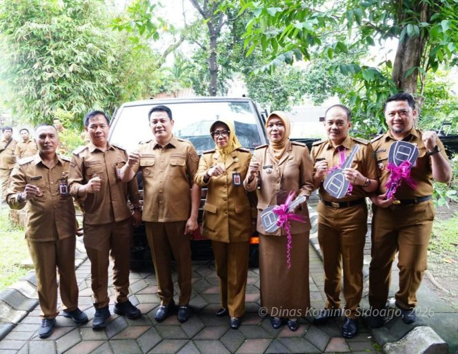 
					Bupati Sidoarjo Serahkan Pickup dan Stamper ke 18 Kecamatan, Targetkan Jalan Rusak Tuntas Sebelum Lebaran