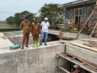Bupati Subandi Sidak Pembangunan Rumah Pompa Kedungpeluk, Pastikan 14 Februari Rampung