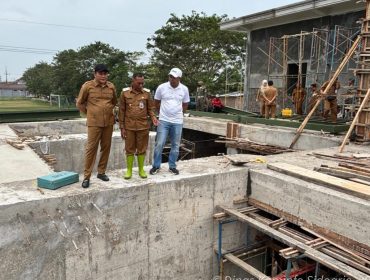 Bupati Subandi Sidak Pembangunan Rumah Pompa Kedungpeluk, Pastikan 14 Februari Rampung