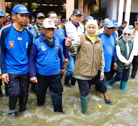 Gubernur Khofifah Tinjau Lokasi Banjir di Lamongan, Pastikan Bantuan Tersalurkan