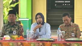 Wabub Mimik Serahkan Bantuan Rehab RTLH Secara Simbolis pada Warga Desa Sidorejo