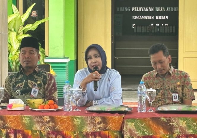 
					Wabub Mimik Serahkan Bantuan Rehab RTLH Secara Simbolis pada Warga Desa Sidorejo