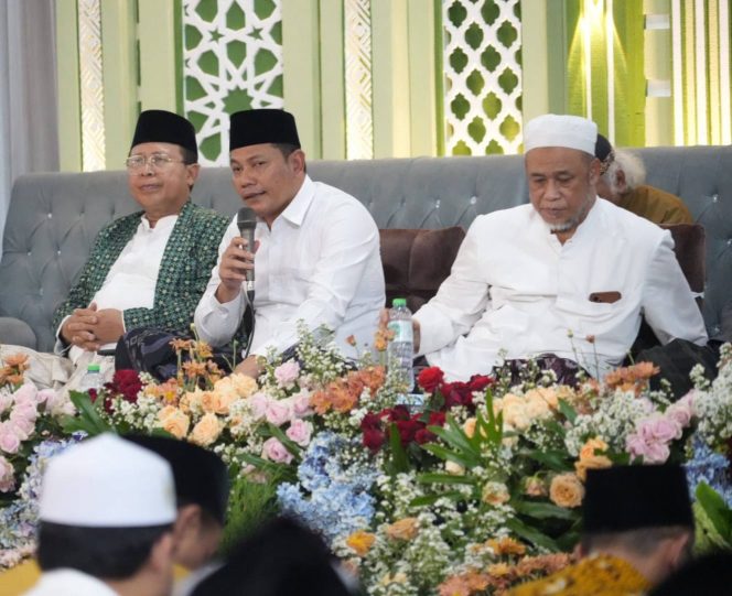 
					Bupati Subandi Hadiri Haul Masyayikh Al-Khoziny, Doakan Syuhada dan Perkuat Ukhuwah di Sidoarjo 