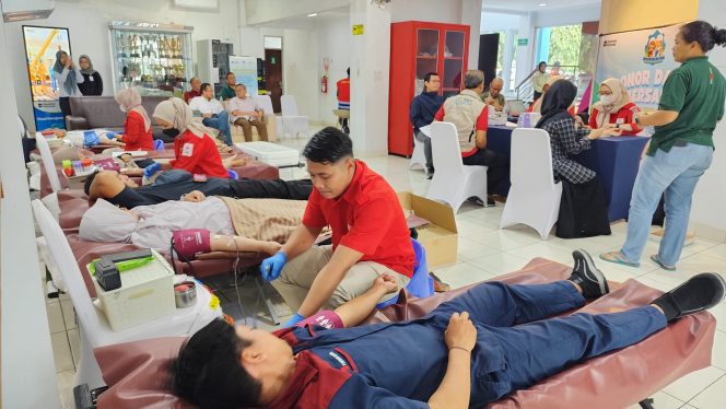
					PLN UIT JBB Gelar Donor Darah Gandeng PMI Depok
