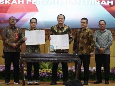 KPK Hibahkan Aset Rampasan ke Pemprov Jatim, Emil Dardak: Bukti Nyata Korupsi Dikembalikan untuk Rakyat 