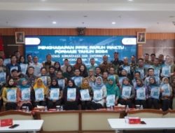 Kadis Kominfo Jatim Sherlita Serahkan 48 SK PPPK paruh Waktu