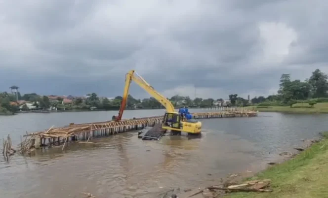 
					Pemkot Depok Bongkar Jogging Track di Situ 7 Muara, Warga Sawangan Kecewa