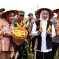 Wabub Mimik Bersama Gubernur dan Forkopimda Jatim Panen Raya Jagung Kuartal I di Desa Kedensari