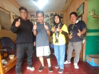 YGP Serahkan Bantuan Kaki Palsu Gratis untuk Warga Sukmajaya Depok