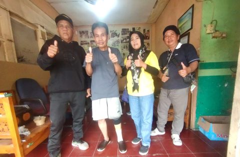 YGP Serahkan Bantuan Kaki Palsu Gratis untuk Warga Sukmajaya Depok