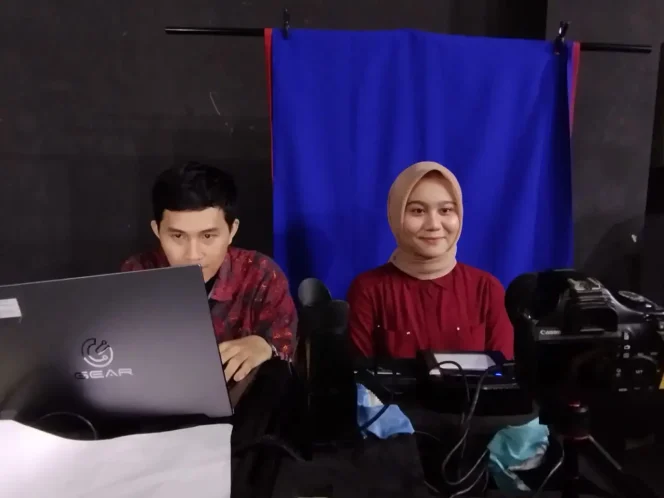 
					perekaman e-KTP melalui program jemput bola De’Siplah yang dilaksanakan Disdukcapil di sekolah