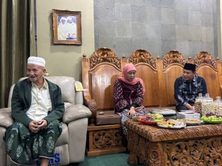Dari kiri: KH. Agoes Ali Mashuri, pengasuh Pondok Pesantren Progresif Bumi Shalawat