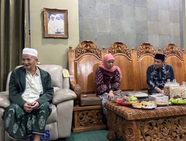 Dari kiri: KH. Agoes Ali Mashuri, pengasuh Pondok Pesantren Progresif Bumi Shalawat