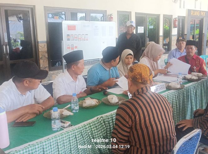 
					Kenakan Busana Adat Jawa, Joni Resmi Maju Pilkades Jumputrejo dengan Simbol Ketahanan Pangan