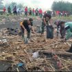 Peduli Lingkungan, Jajaran Polres Jember Bersih-bersih Pantai Puger