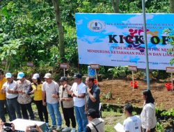Foto Bersama setelah melakukan penanaman Sorgum dan Bunga Matahari