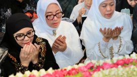 Gubernur Khofifah Hadiri Tahlil dan Pengajian Muslimah Haul Sunan Ampel ke-549
