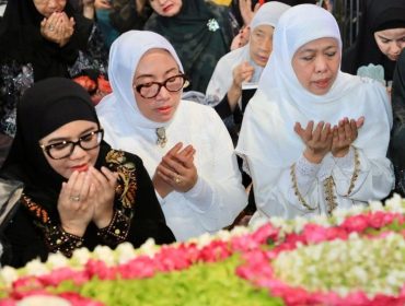 Gubernur Khofifah Hadiri Tahlil dan Pengajian Muslimah Haul Sunan Ampel ke-549