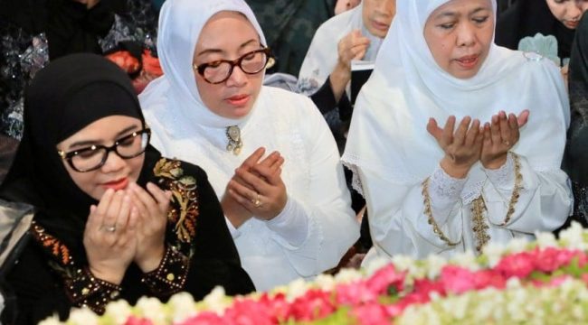Gubernur Khofifah Hadiri Tahlil dan Pengajian Muslimah Haul Sunan Ampel ke-549
