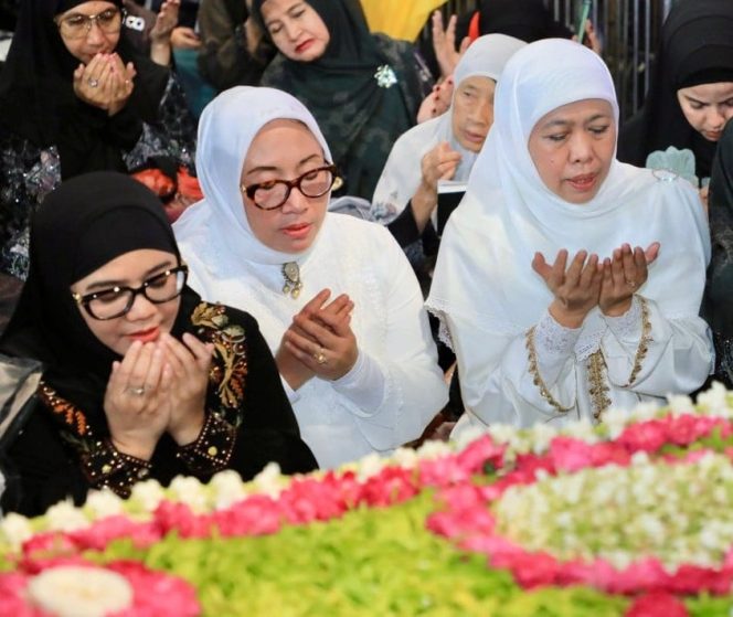 
					Gubernur Khofifah Hadiri Tahlil dan Pengajian Muslimah Haul Sunan Ampel ke-549