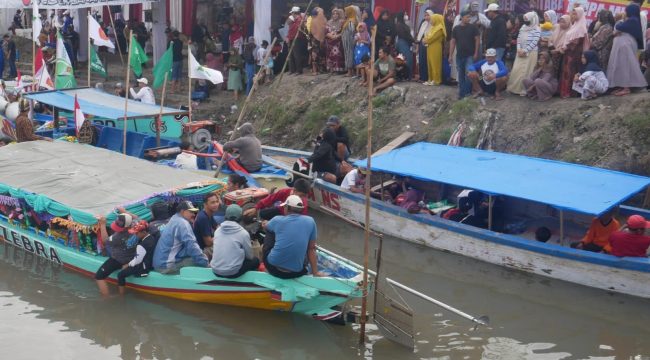 Nyadran Dewi Sekardadu Warnai Harjasda ke-167, Nelayan Sidoarjo Larung Doa dan Syukur ke Laut
