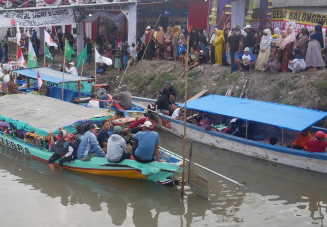 
					Nyadran Dewi Sekardadu Warnai Harjasda ke-167, Nelayan Sidoarjo Larung Doa dan Syukur ke Laut