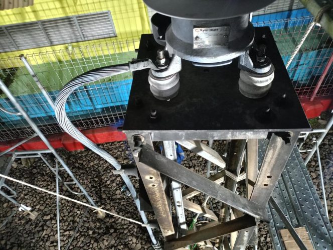 
					PLN Ganti Lightning Arrester, Listrik Masyarakat Tetap Andal dan Aman