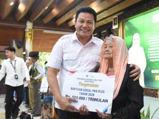 Jelang Ramadan, Khofifah Gelontorkan Rp 3 Miliar Bansos untuk Warga Sidoarjo