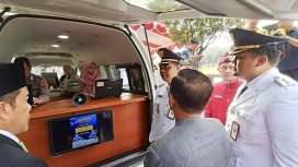 Penyerahan satu mobil Samsat Keliling dari Pemkab Jepara kepada UPPD Jepara, dalam momen HUT Jepara di Alun-alun 1, (10/4/2025).