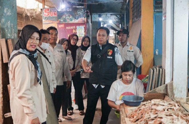 
					Satgas saber Polres jember sidak pasar