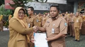 Kadis Kominfo Jatim Serahkan SK Kenaikan Pangkat, Dorong ASN Perkuat Layanan Digital