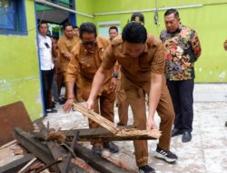 Atap Kelas SMPN 1 Gedangan Ambruk, Subandi Sidak dan Perintahkan Perbaikan Darurat Lewat BTT
